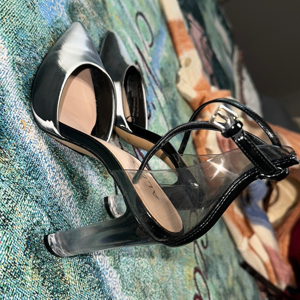 Heels - Picture 2 of 3